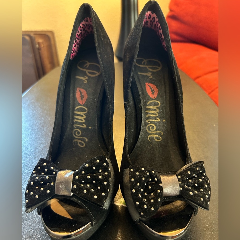 Women’s size 8.5 bow high heels